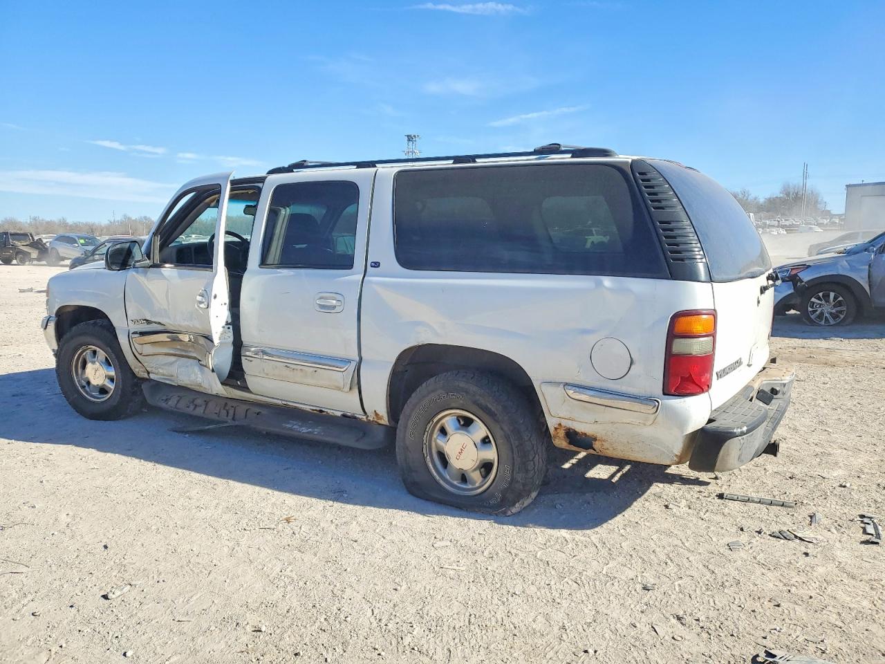 2002 GMC YUKON XL K1500 photo 2