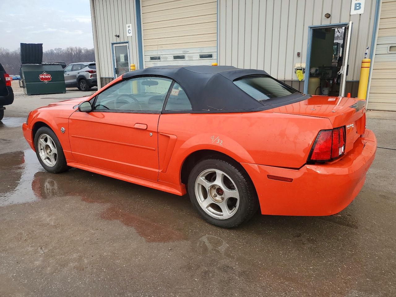 2004 FORD MUSTANG photo 2
