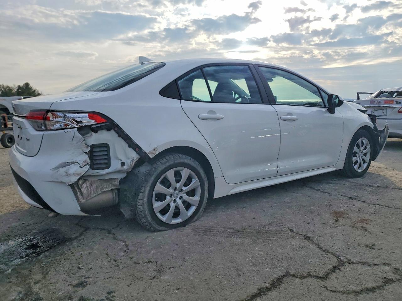 2020 TOYOTA COROLLA LE photo 3
