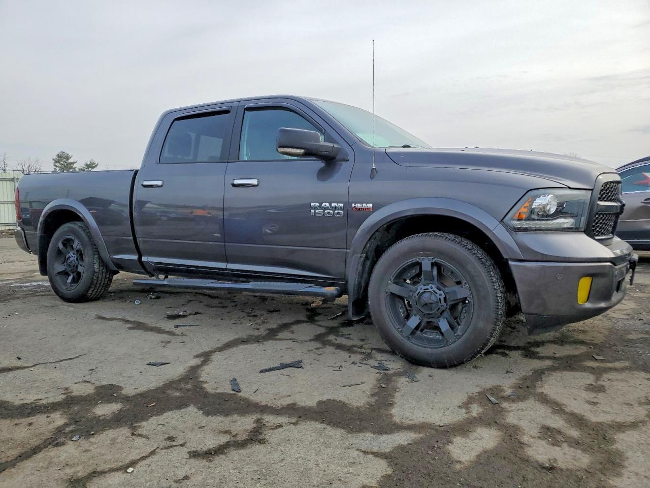 2017 RAM 1500 LARAMIE photo 4