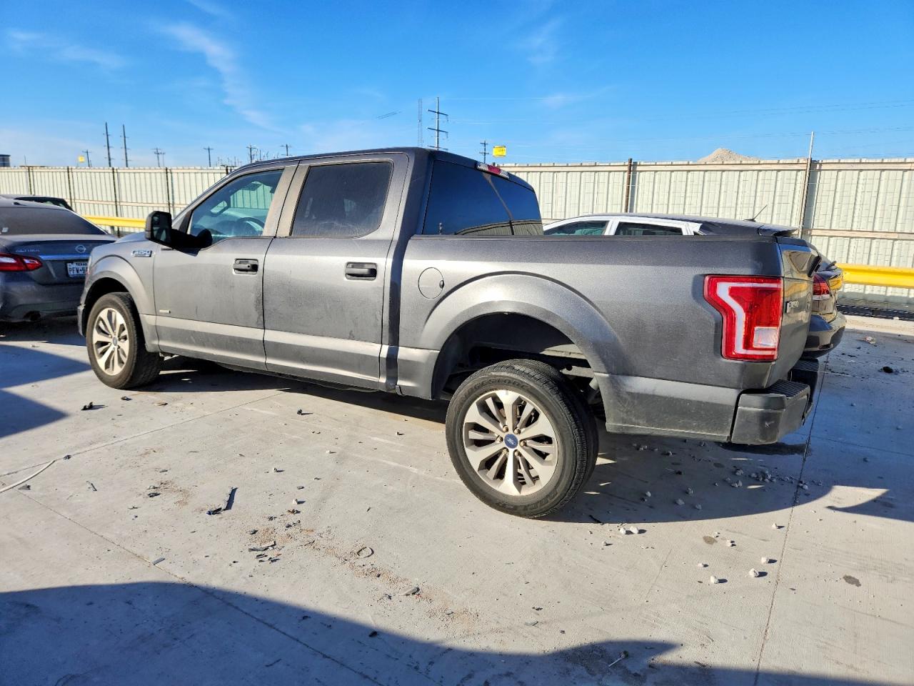 2017 FORD F150 SUPERCREW photo 2