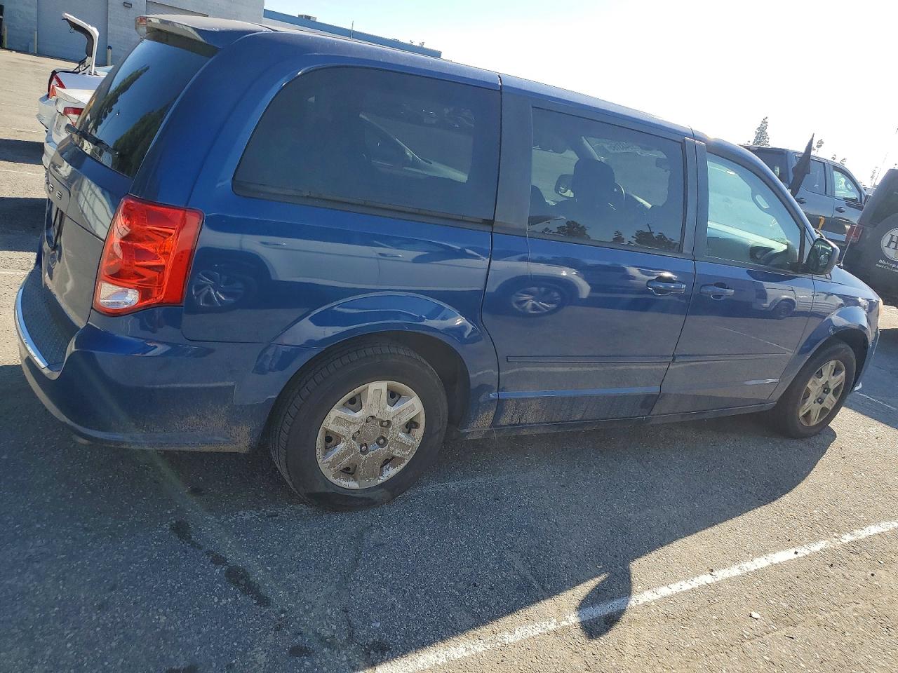 2011 DODGE GRAND CARAVAN EXPRESS photo 5