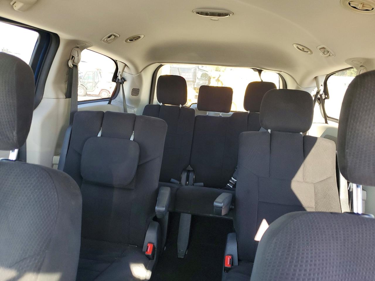 2011 DODGE GRAND CARAVAN EXPRESS photo 19