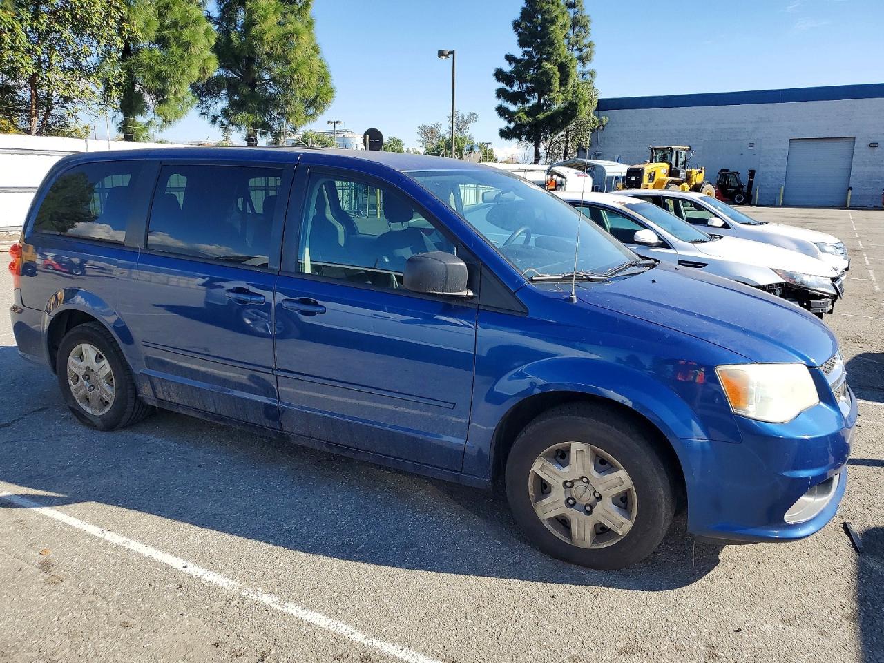 2011 DODGE GRAND CARAVAN EXPRESS photo 7