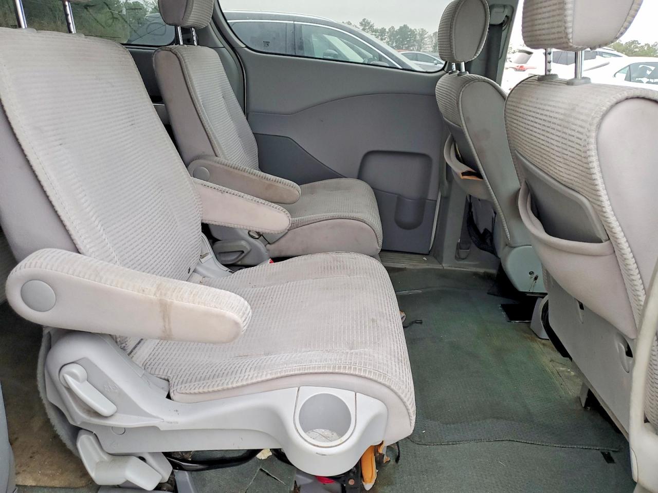 2004 NISSAN QUEST S photo 11