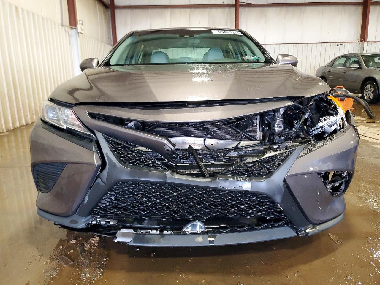 2018 TOYOTA CAMRY L photo 5
