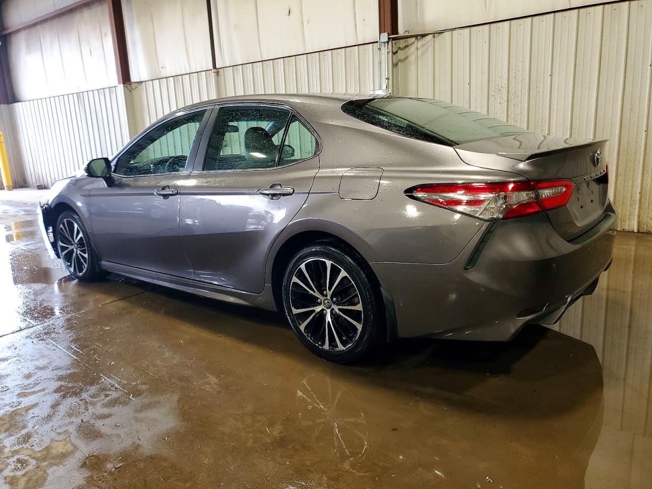 2018 TOYOTA CAMRY L photo 2