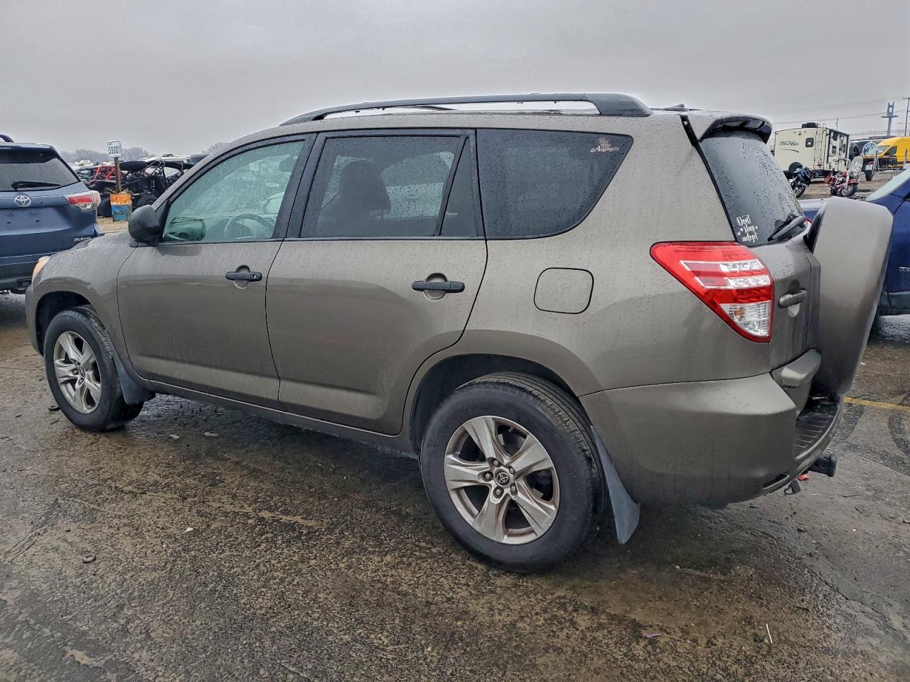 2010 TOYOTA RAV4 photo 2