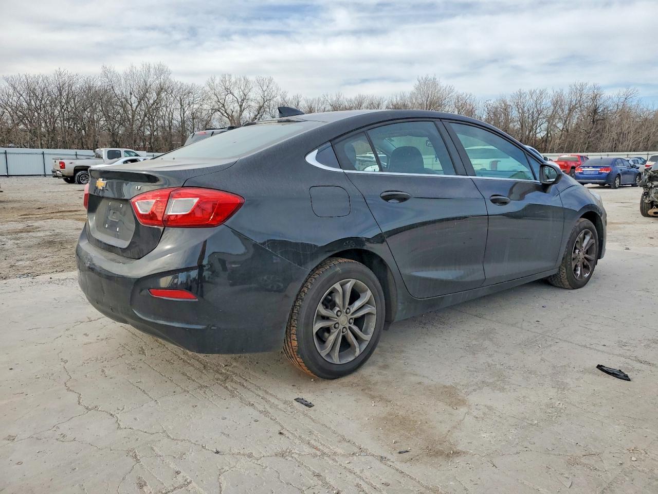 2019 CHEVROLET CRUZE LT photo 3