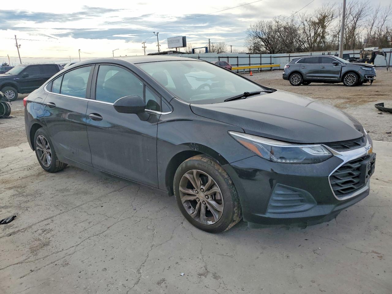 2019 CHEVROLET CRUZE LT photo 4