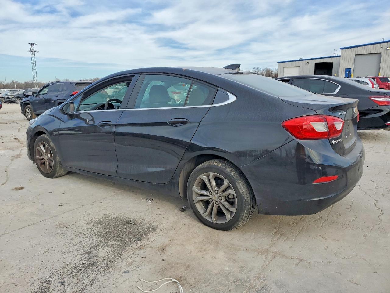 2019 CHEVROLET CRUZE LT photo 2