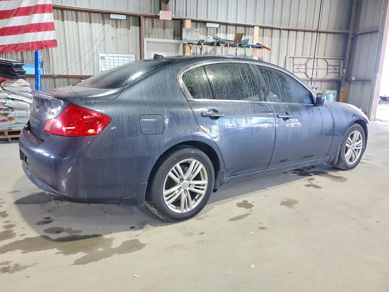 2011 INFINITI G37 photo 3