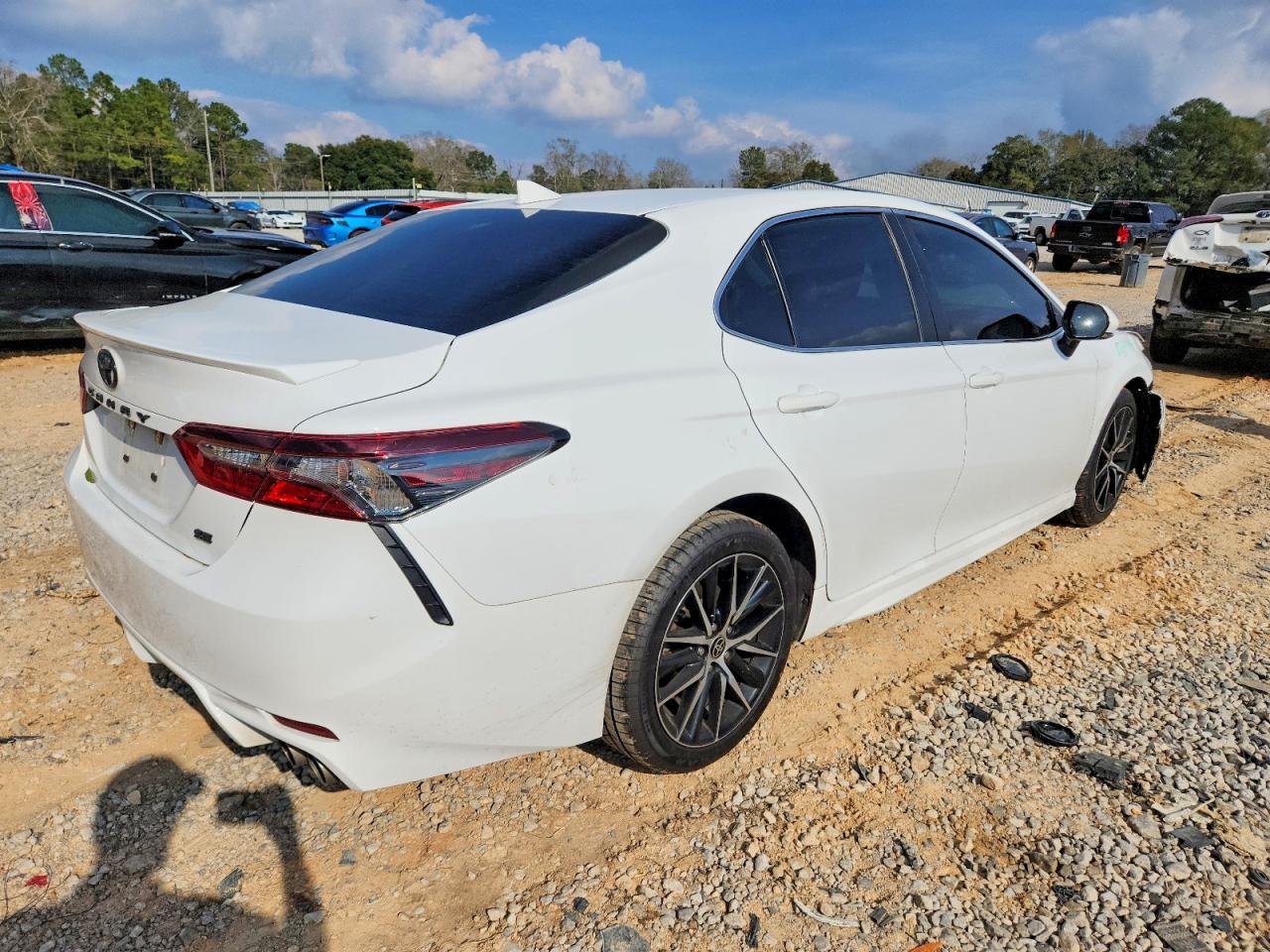 2022 TOYOTA CAMRY SE photo 3