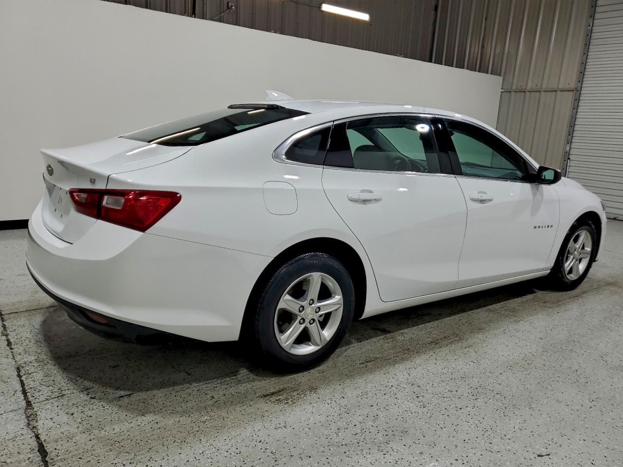 2023 CHEVROLET MALIBU LT photo 3