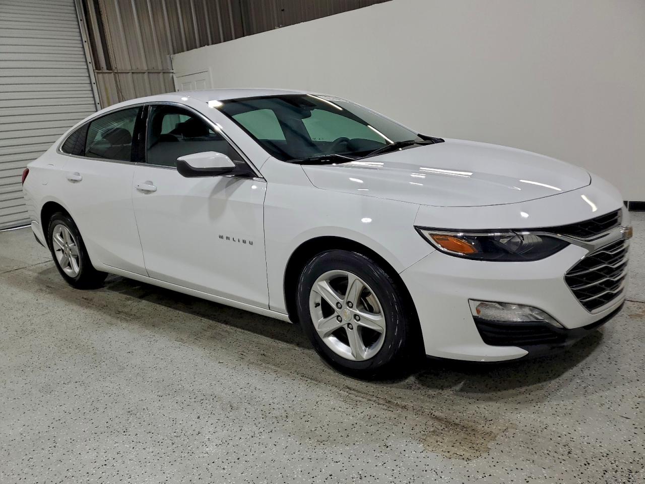 2023 CHEVROLET MALIBU LT photo 4