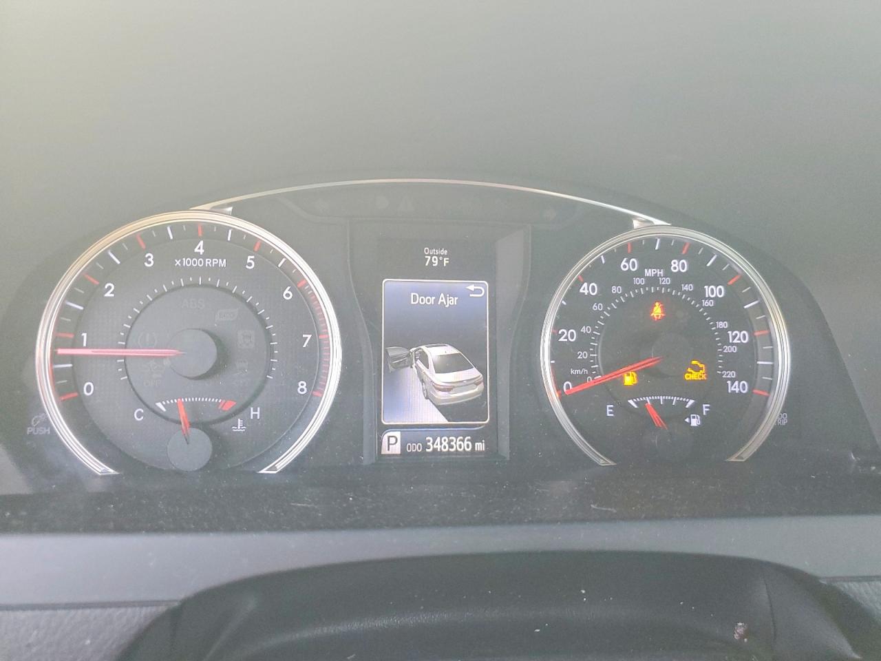 2016 TOYOTA CAMRY LE photo 9