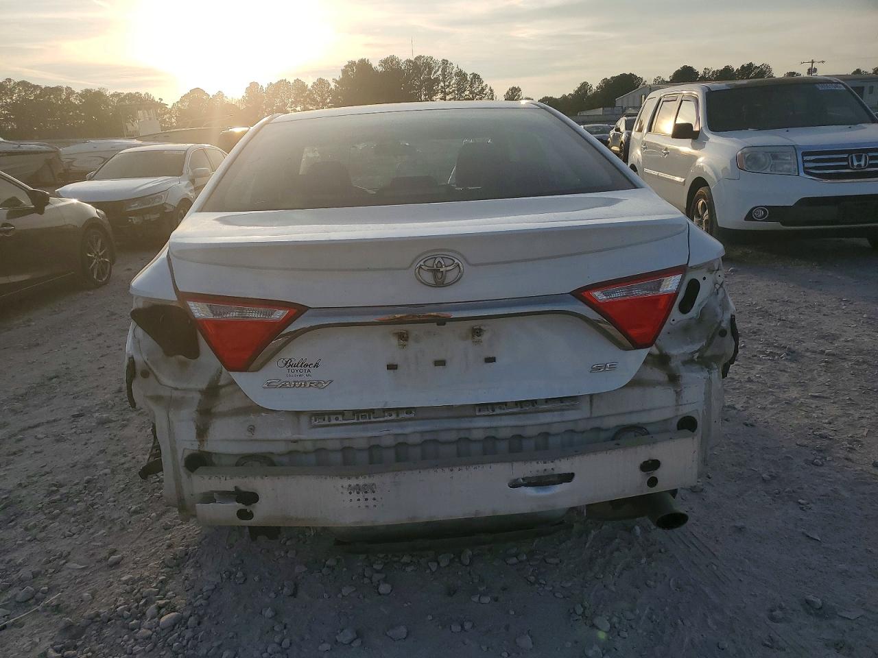 2016 TOYOTA CAMRY LE photo 6