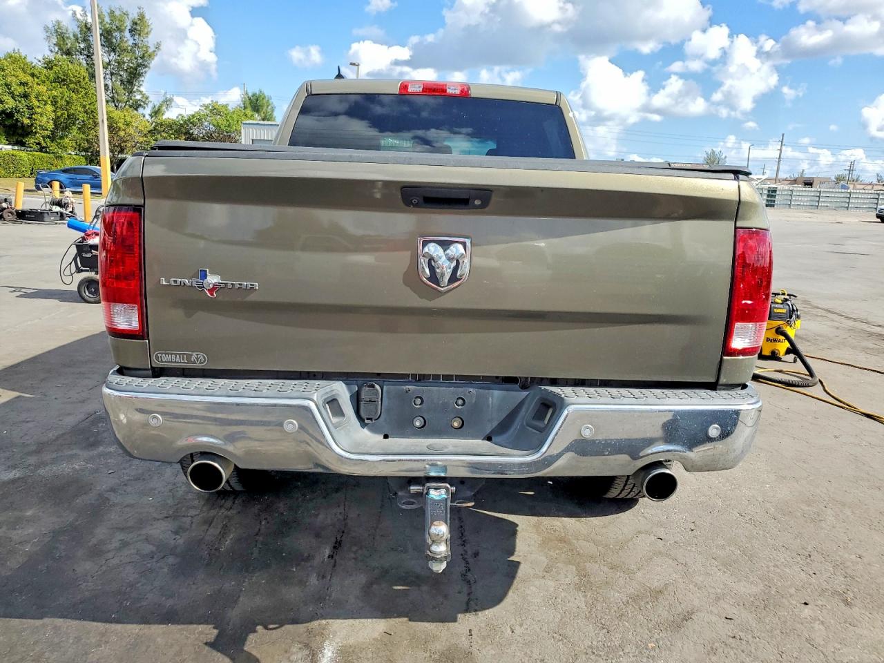 2015 RAM 1500 SLT photo 6