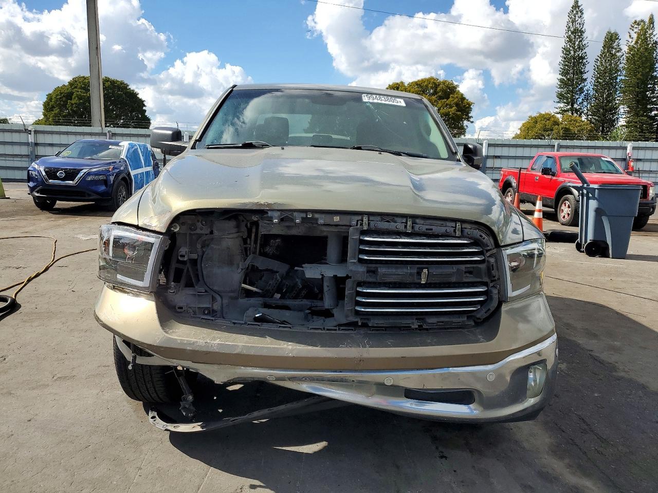 2015 RAM 1500 SLT photo 5