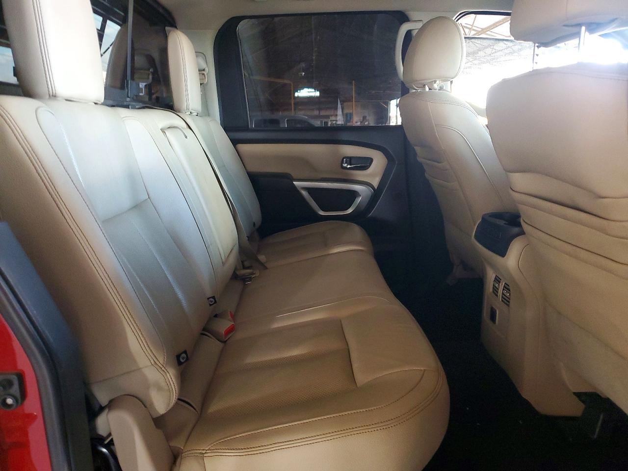 2016 NISSAN TITAN XD SL photo 10