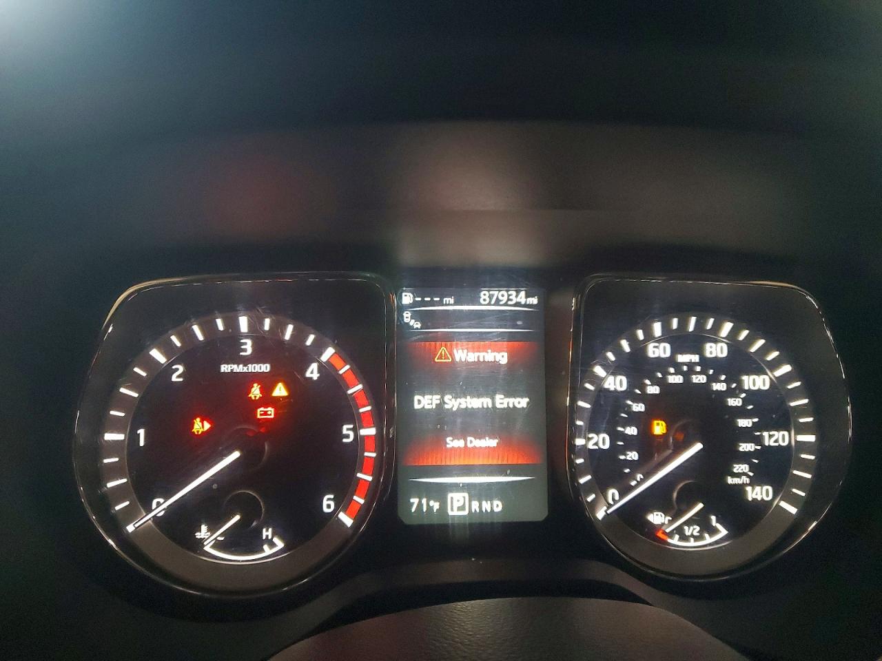 2016 NISSAN TITAN XD SL photo 9