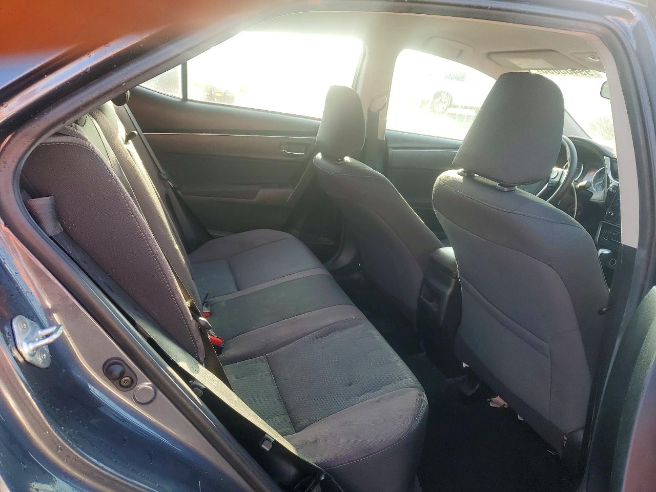 2018 TOYOTA COROLLA L photo 10