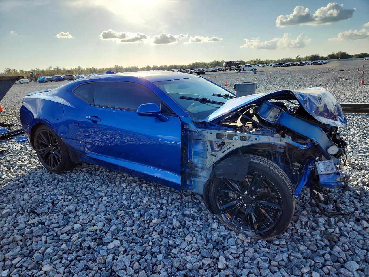 2017 CHEVROLET CAMARO LT photo 4