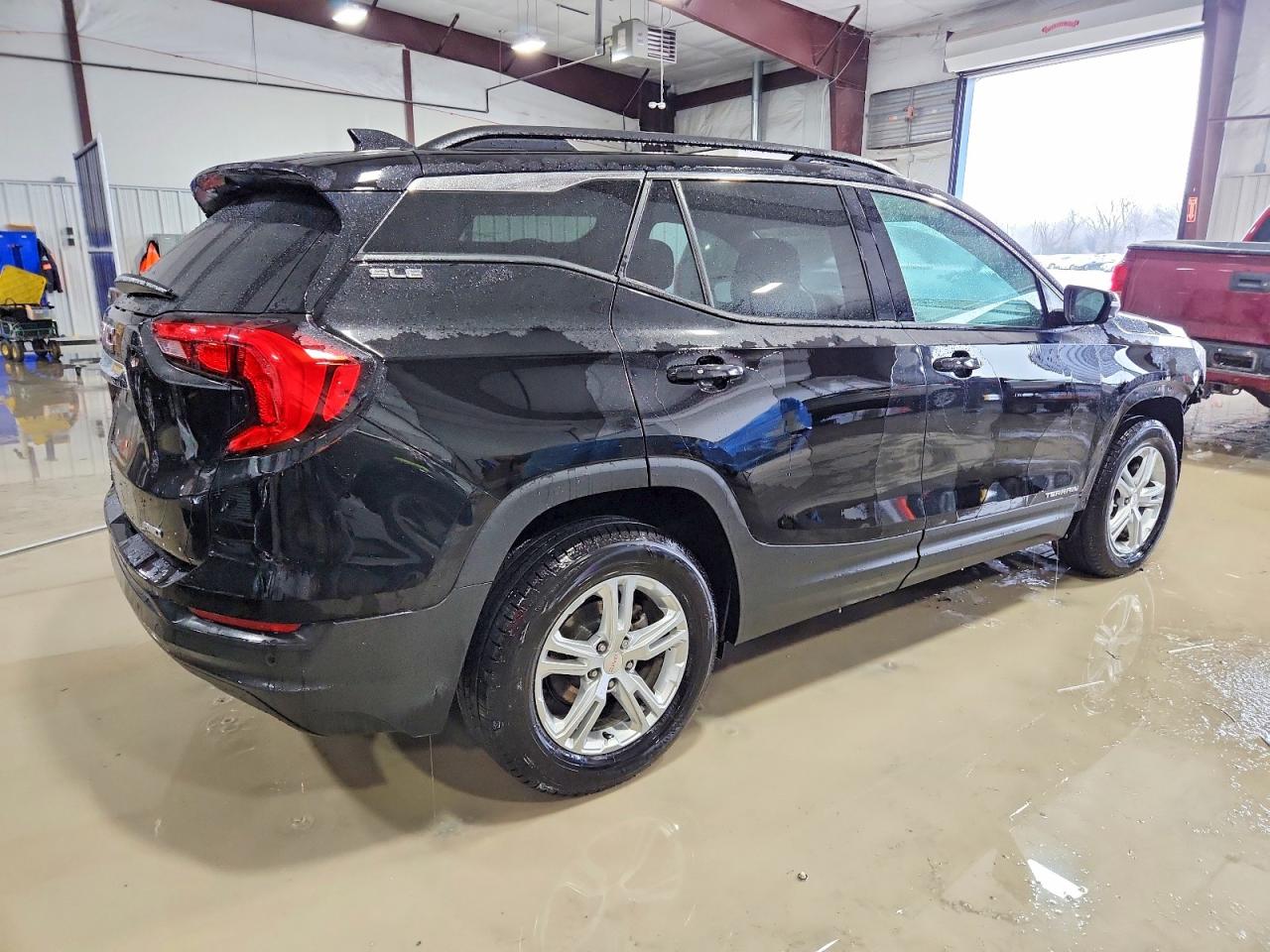 2018 GMC TERRAIN SLE photo 3