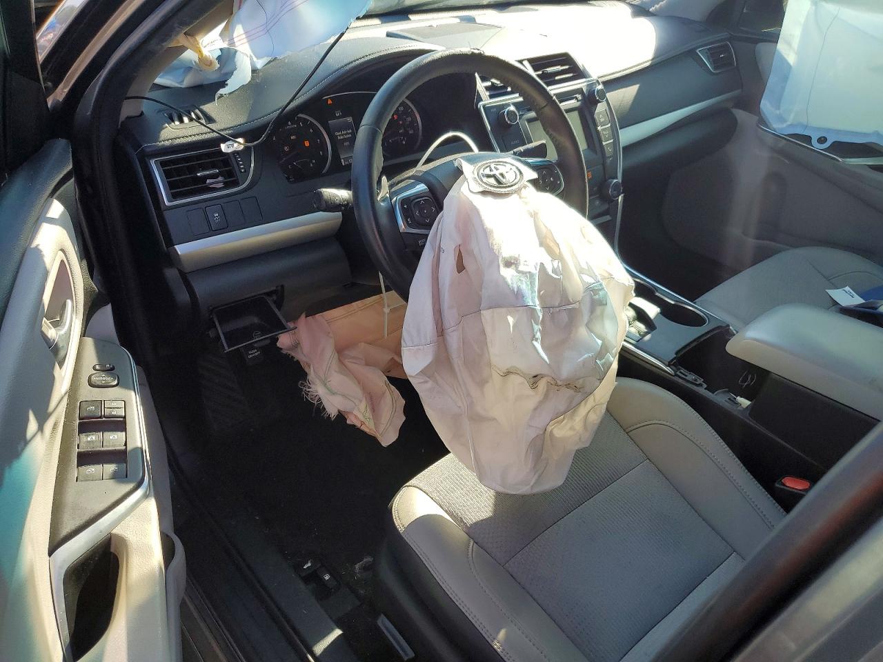 2016 TOYOTA CAMRY SE photo 8