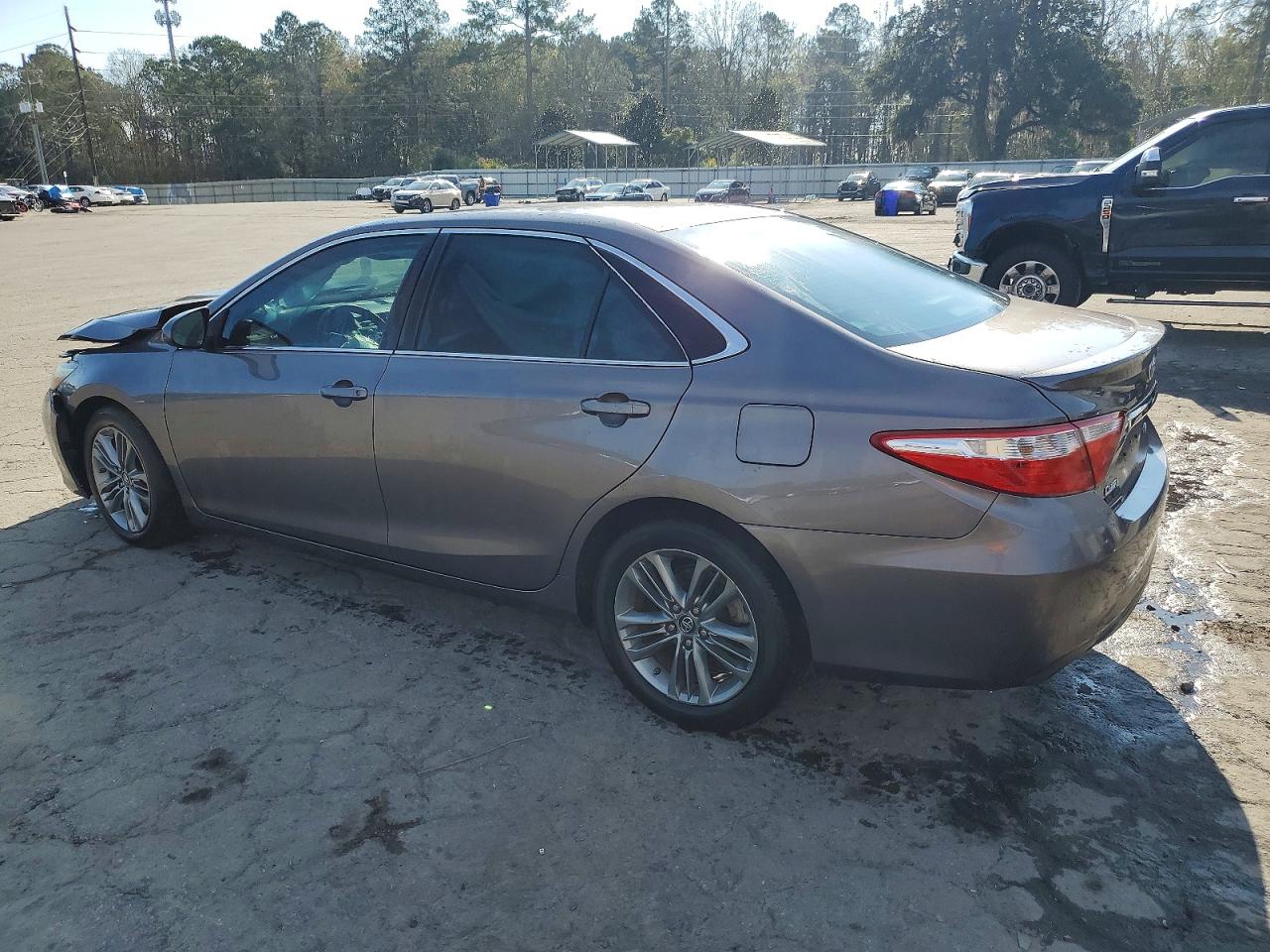 2016 TOYOTA CAMRY SE photo 2