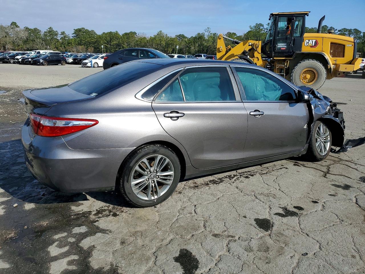 2016 TOYOTA CAMRY SE photo 3