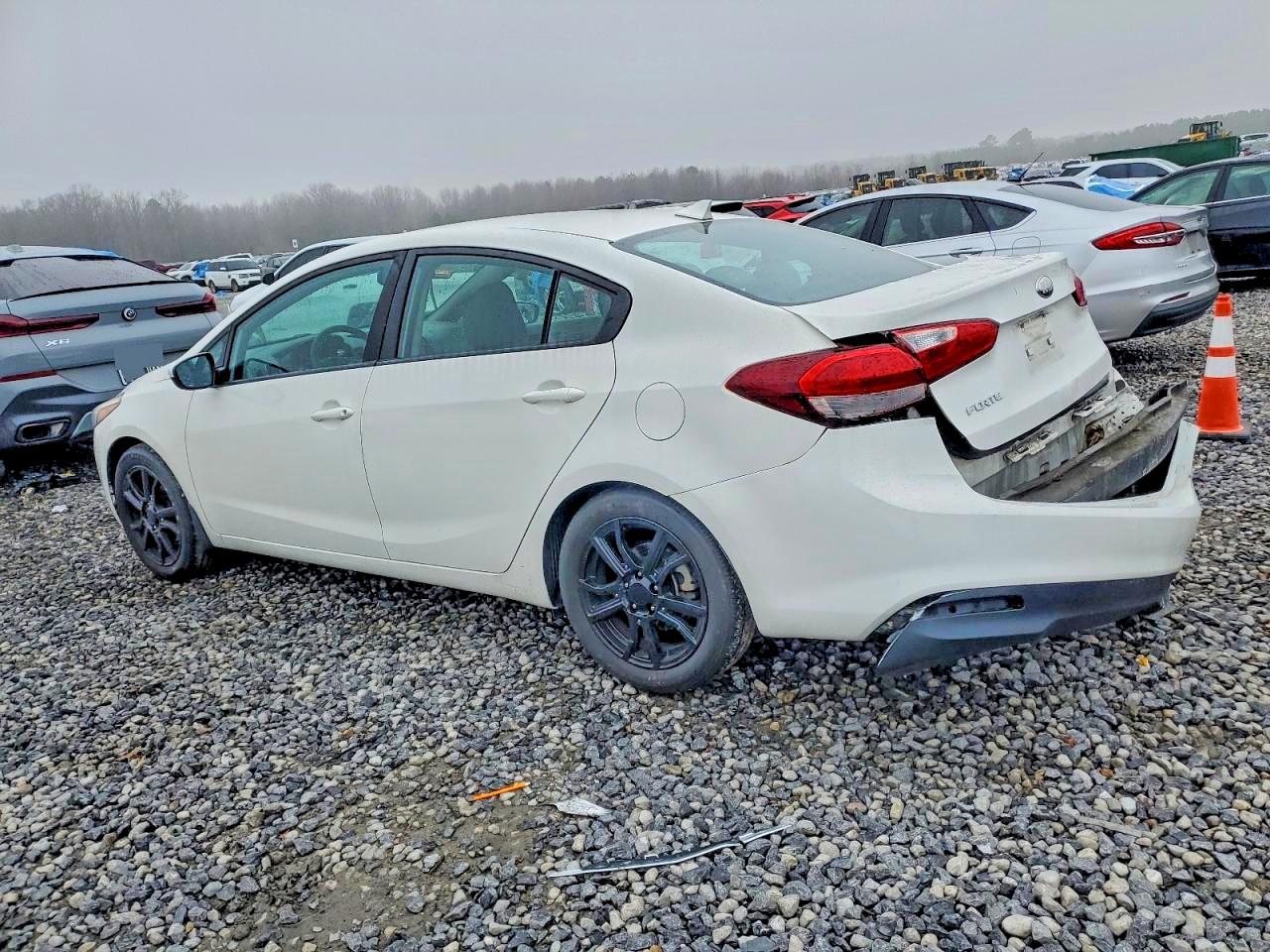 2017 KIA FORTE LX photo 2