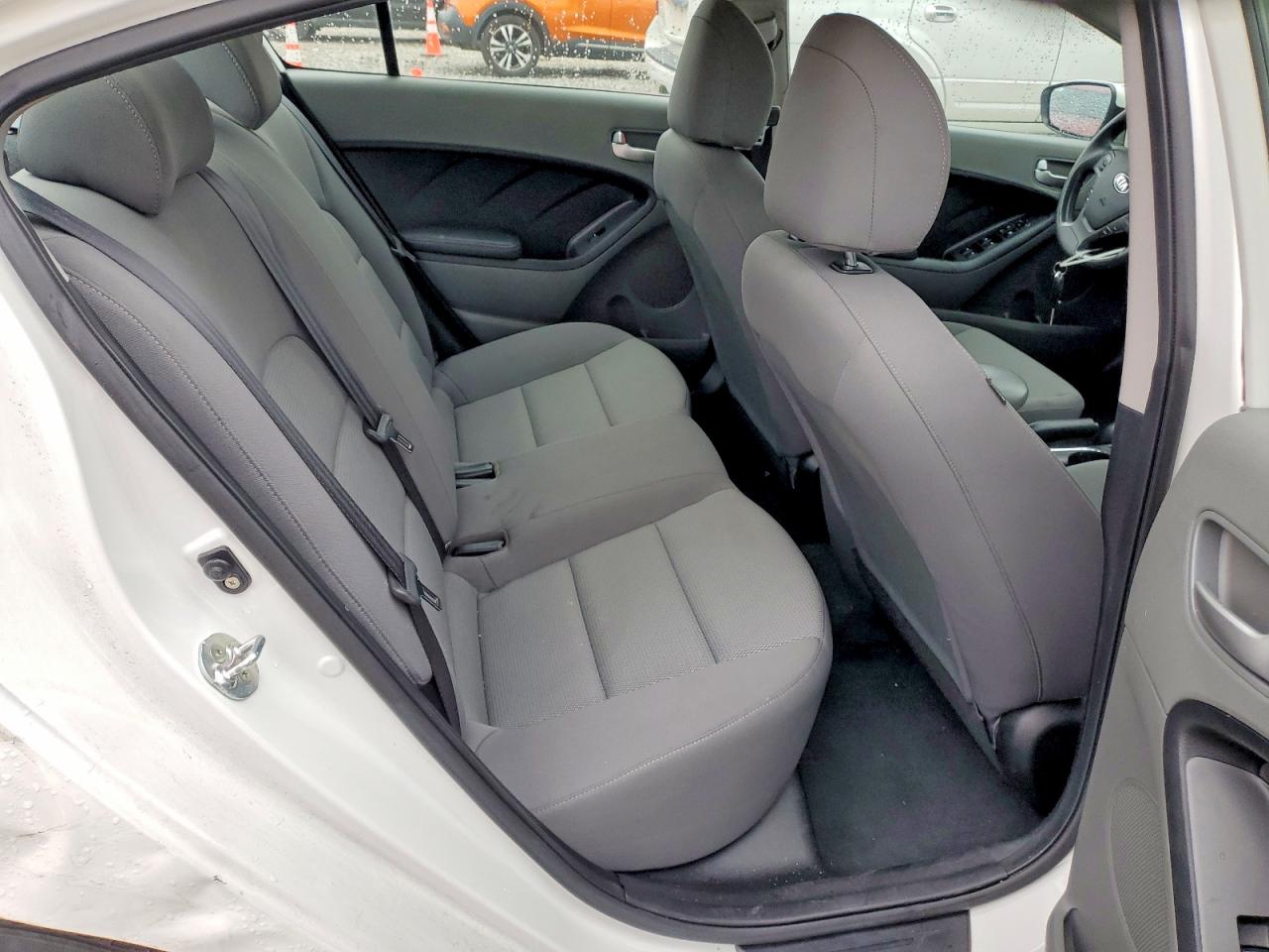 2017 KIA FORTE LX photo 10