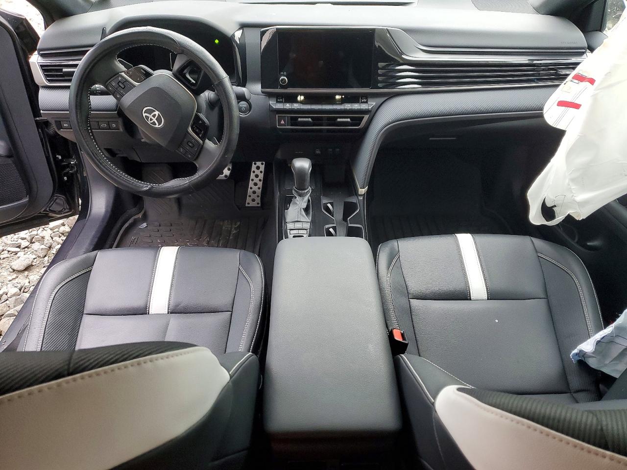 2025 TOYOTA CAMRY XSE photo 8