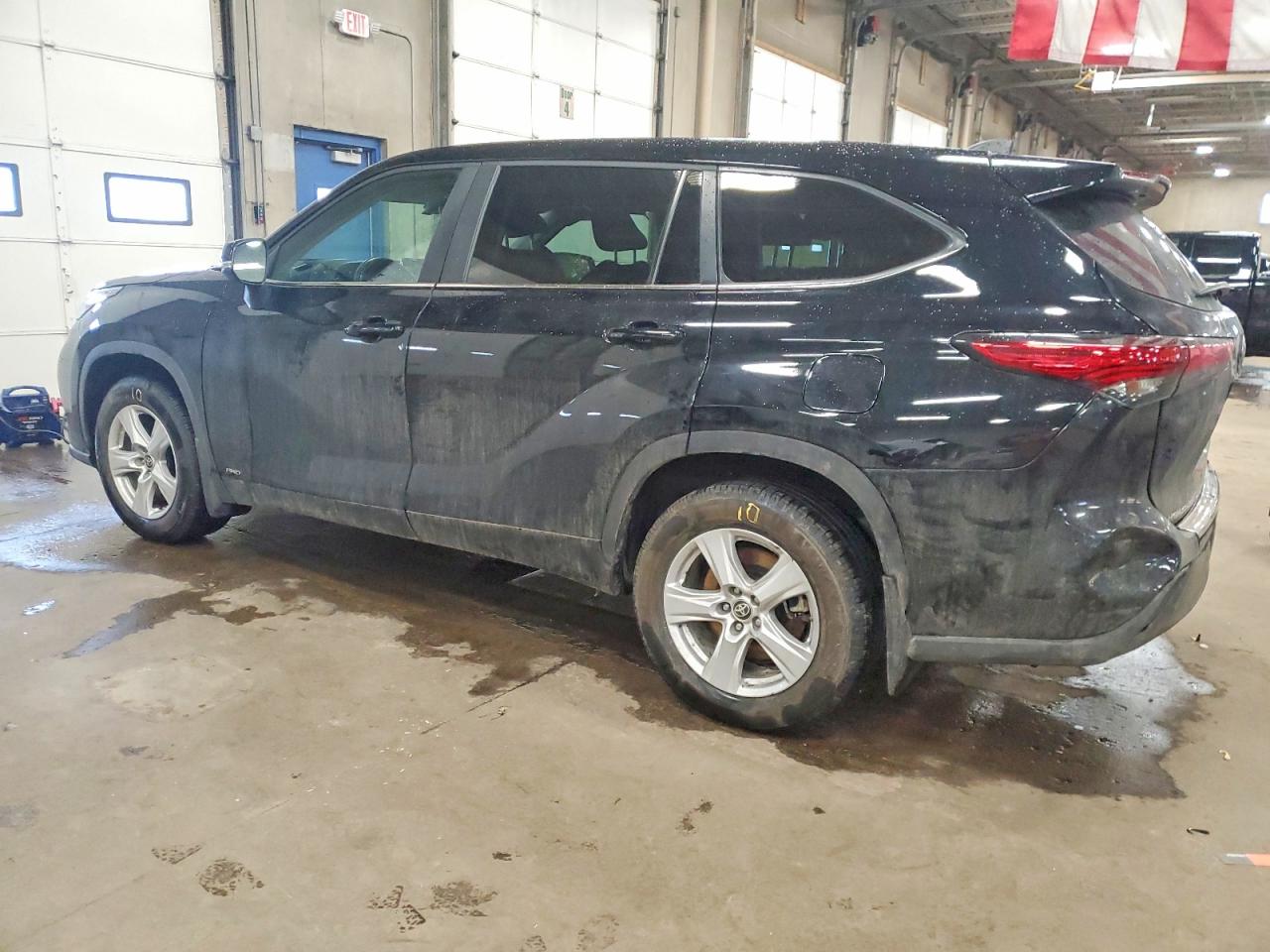 2023 TOYOTA HIGHLANDER HYBRID LE photo 2
