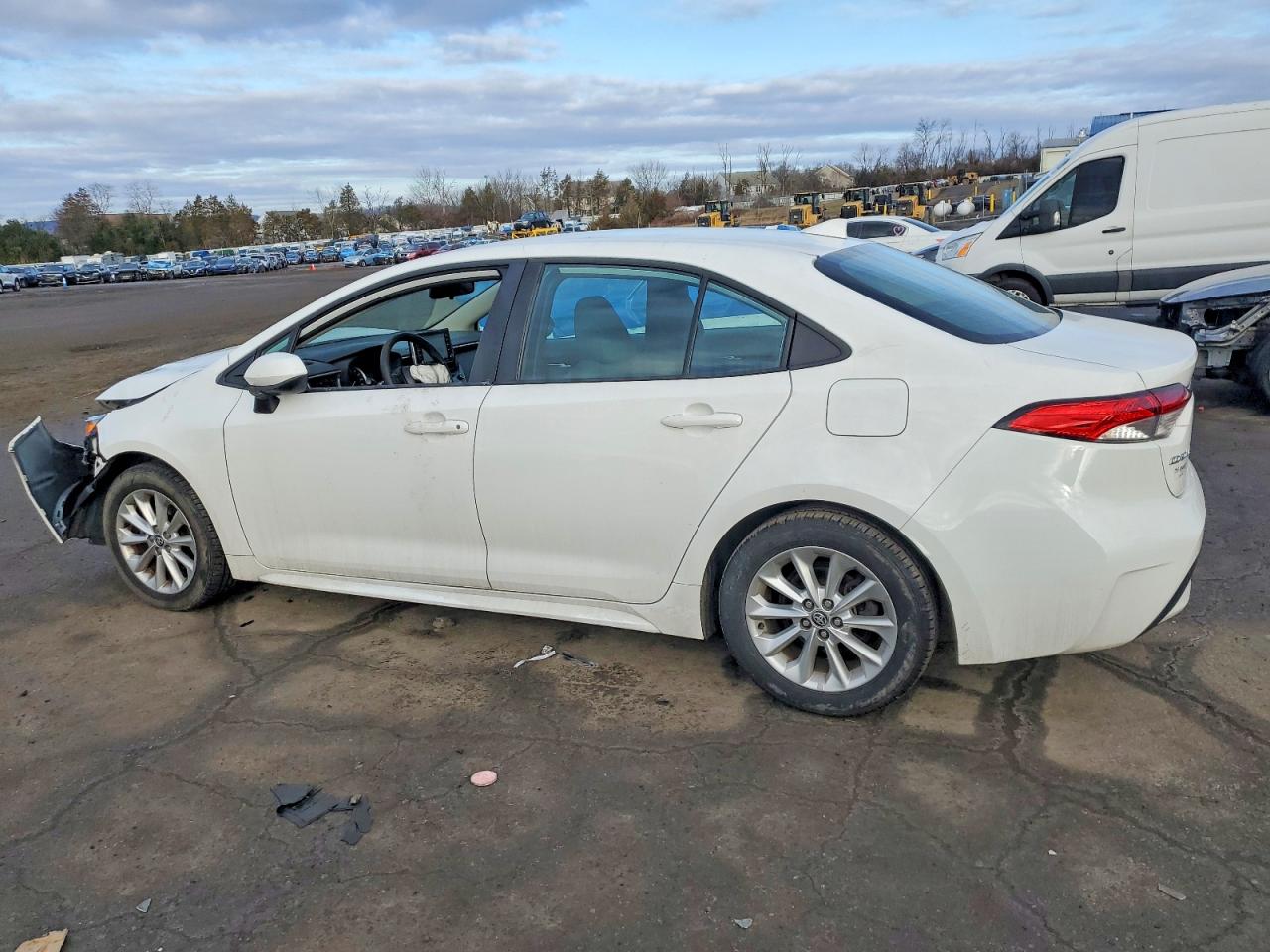 2021 TOYOTA COROLLA LE photo 2