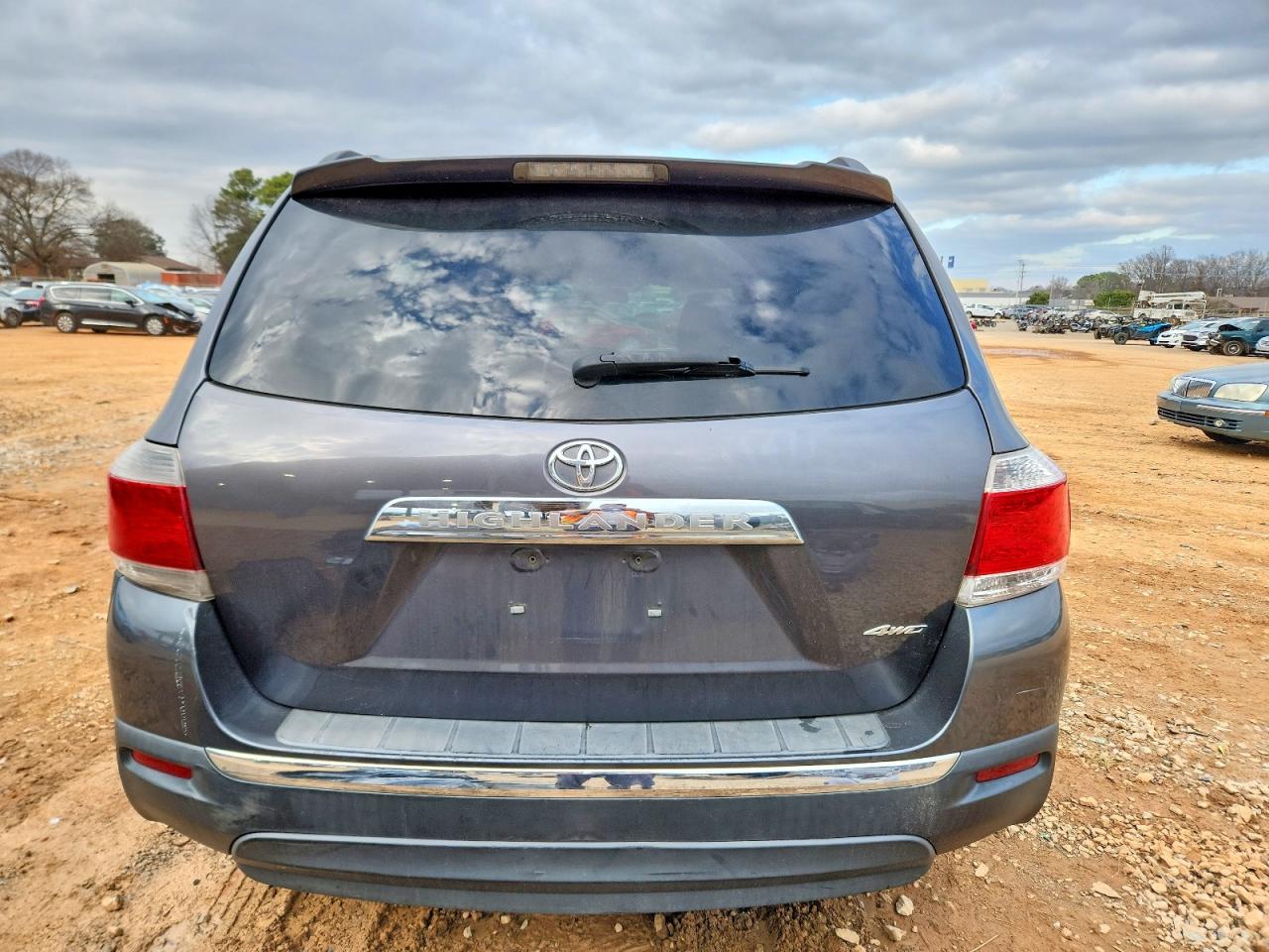 2013 TOYOTA HIGHLANDER BASE photo 11