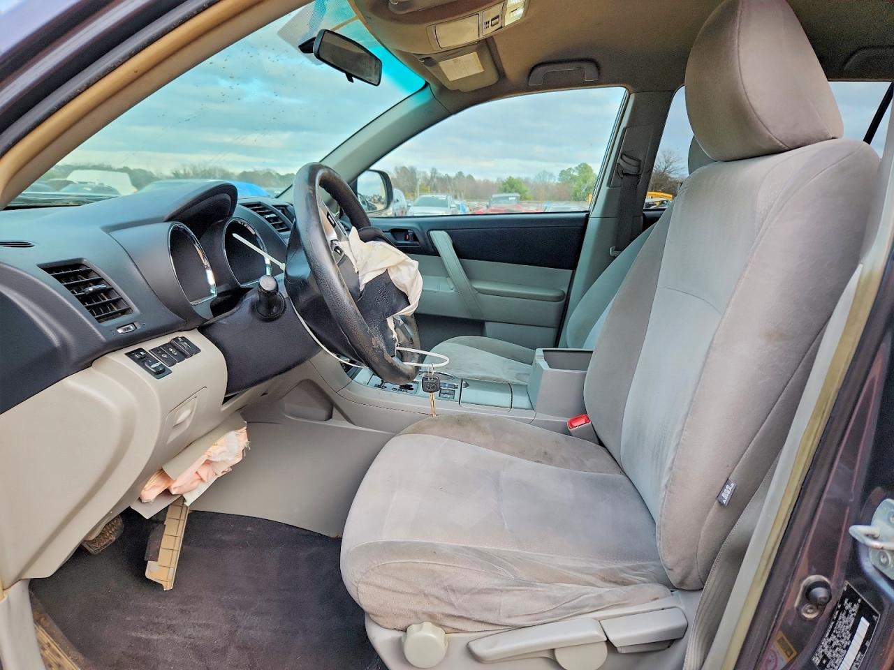 2013 TOYOTA HIGHLANDER BASE photo 13