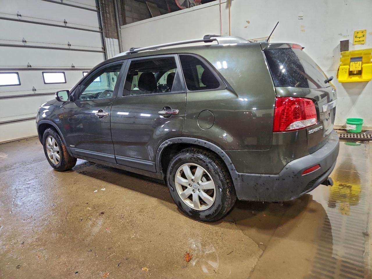 2012 KIA SORENTO BASE photo 2