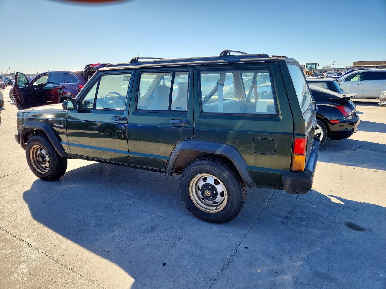 1995 JEEP CHEROKEE SE photo 2