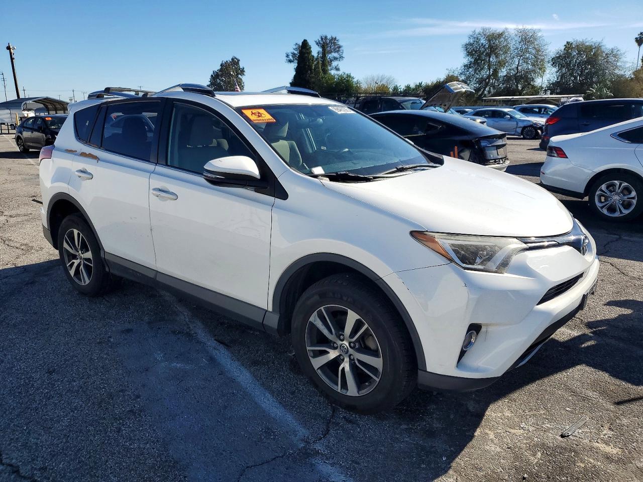 2016 TOYOTA RAV4 XLE photo 4