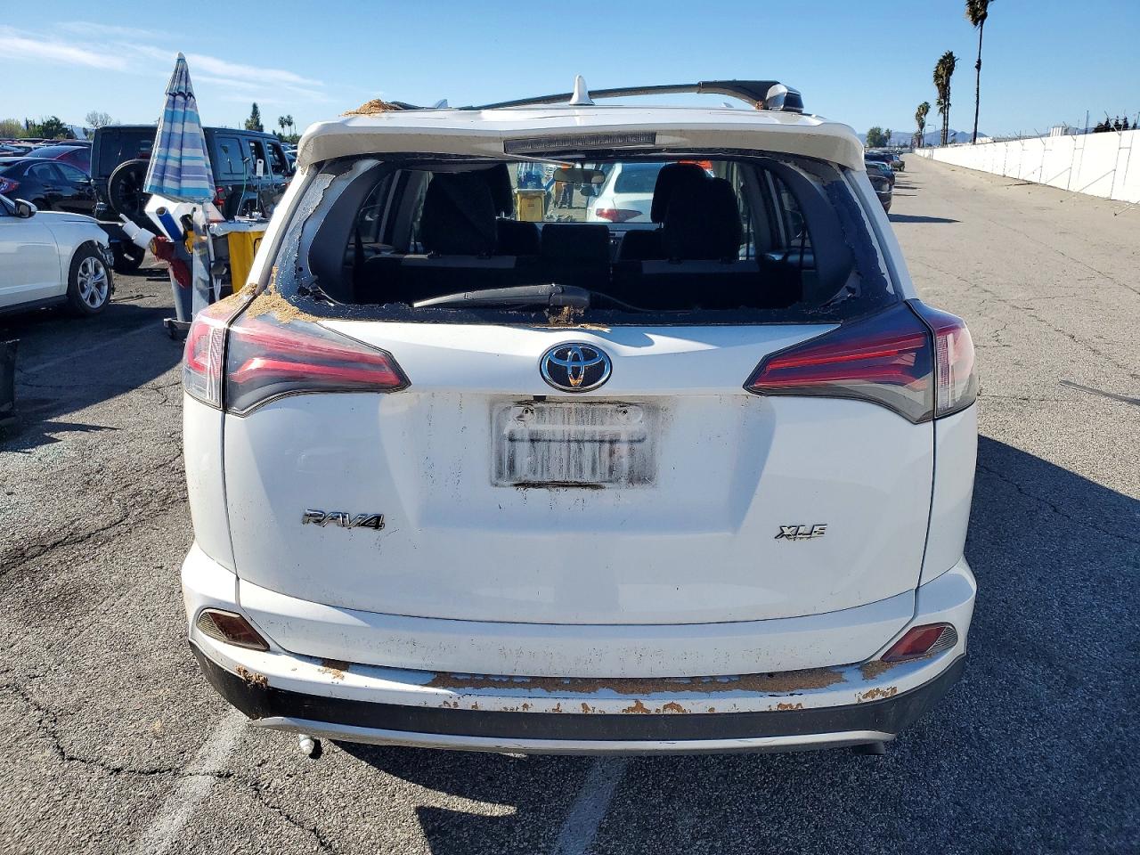 2016 TOYOTA RAV4 XLE photo 6