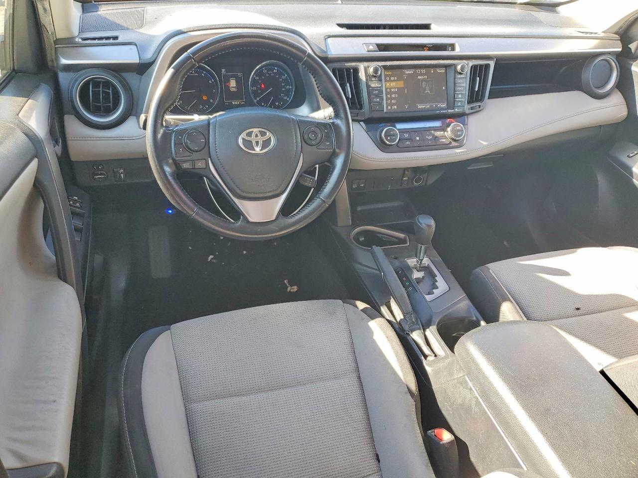 2016 TOYOTA RAV4 XLE photo 8