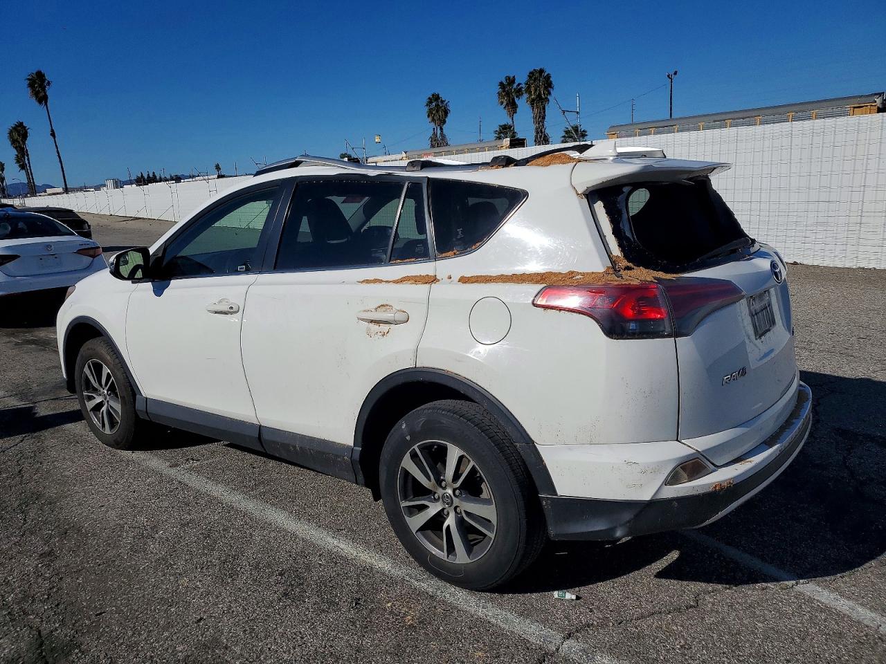 2016 TOYOTA RAV4 XLE photo 2