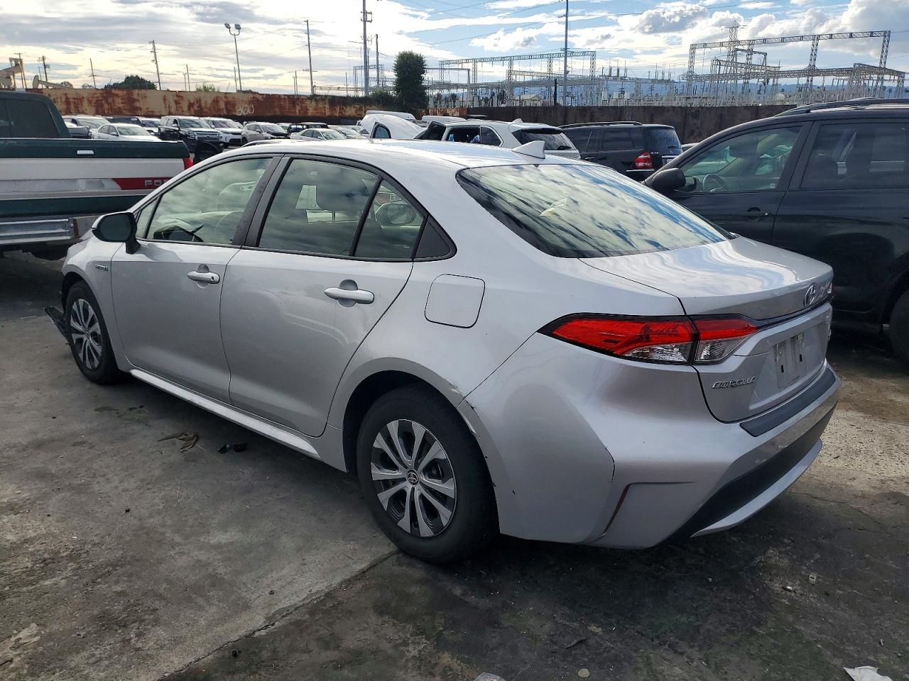 2020 TOYOTA COROLLA LE photo 2