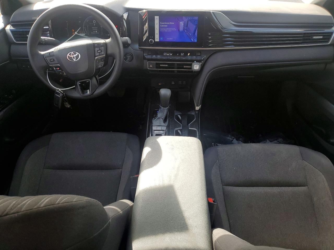 2025 TOYOTA CAMRY LE photo 8