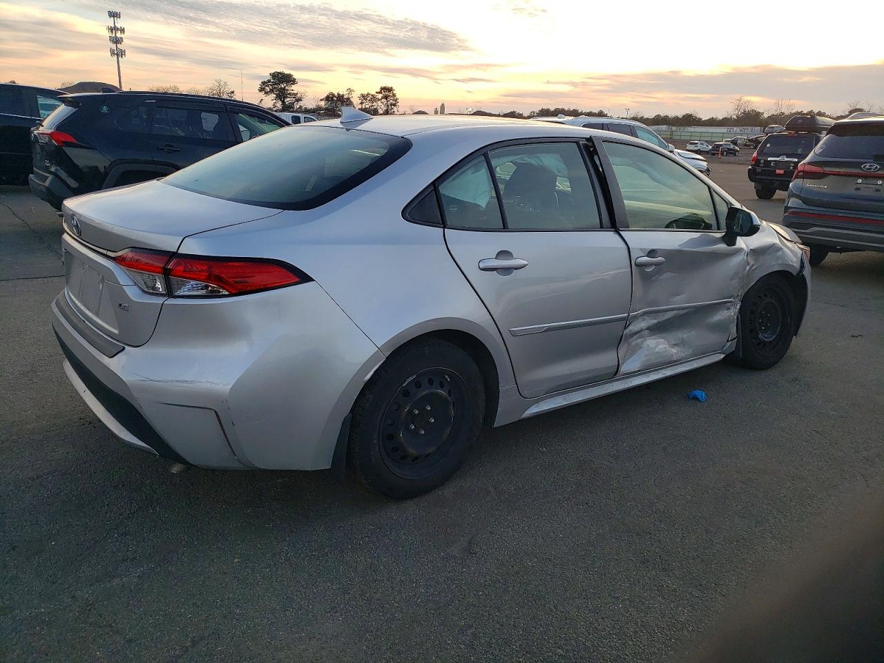 2021 TOYOTA COROLLA LE photo 7