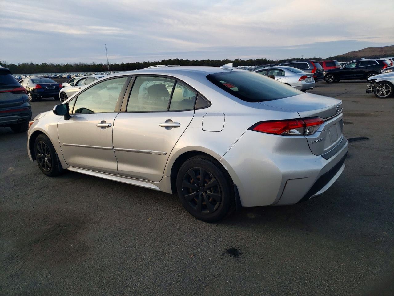 2021 TOYOTA COROLLA LE photo 4