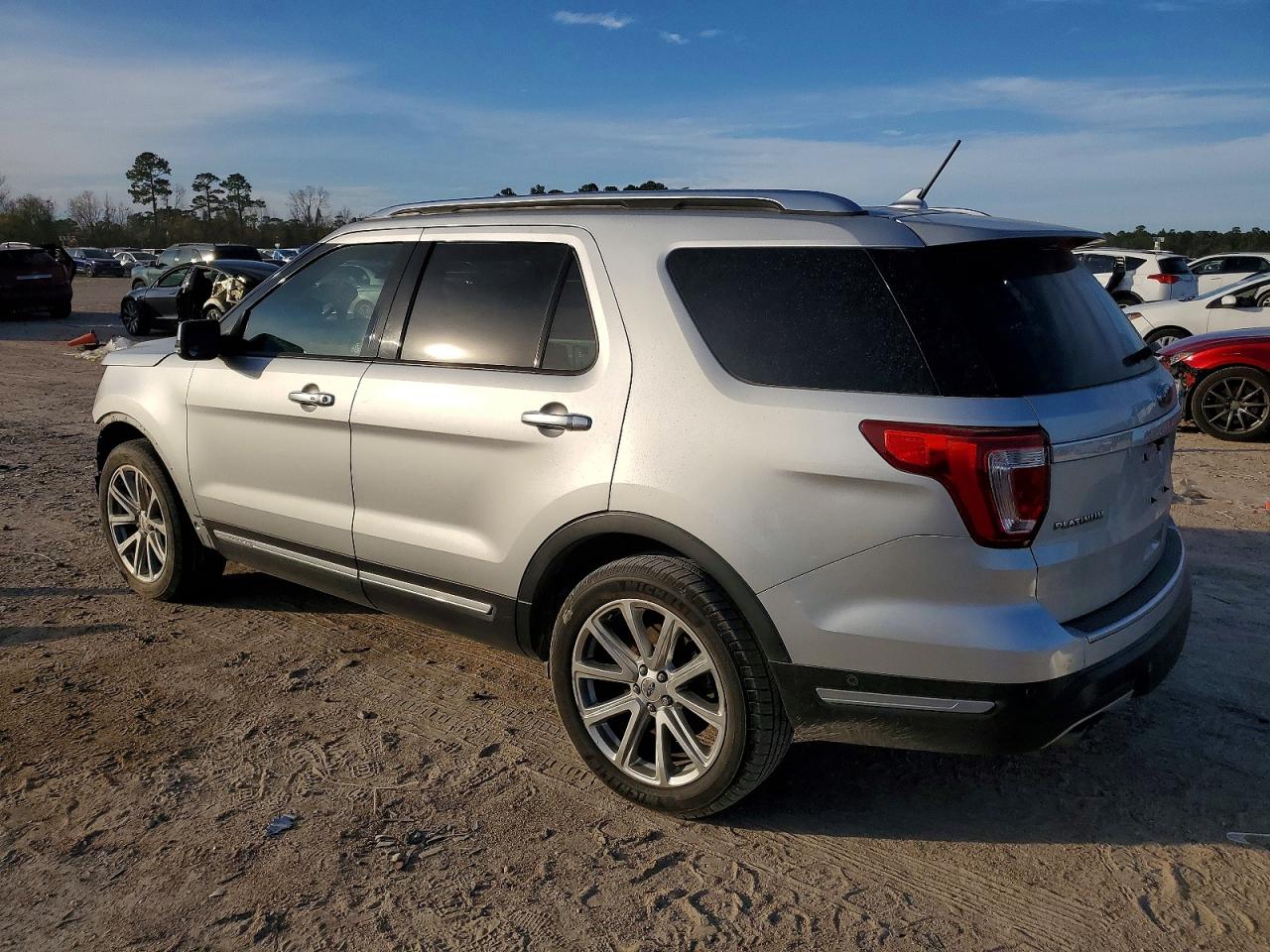 2018 FORD EXPLORER PLATINUM photo 4