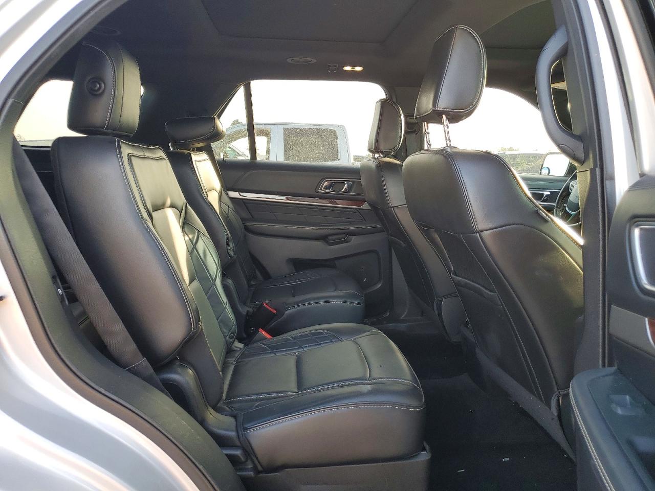 2018 FORD EXPLORER PLATINUM photo 31